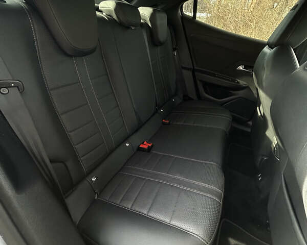 Сірий Опель Mokka-e, об'ємом двигуна 0 л та пробігом 69 тис. км за 16900 $, фото 30 на Automoto.ua