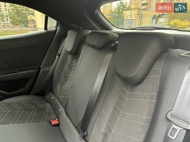 Серый Опель Mokka-e, объемом двигателя 0 л и пробегом 39 тыс. км за 18500 $, фото 70 на Automoto.ua