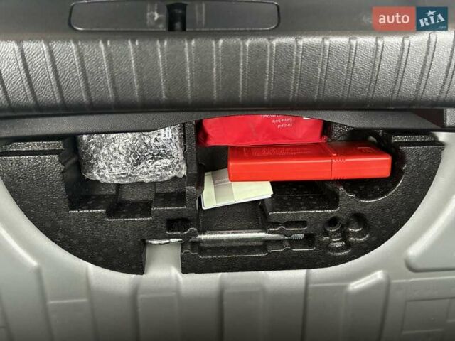 Серый Опель Mokka-e, объемом двигателя 0 л и пробегом 39 тыс. км за 18500 $, фото 56 на Automoto.ua