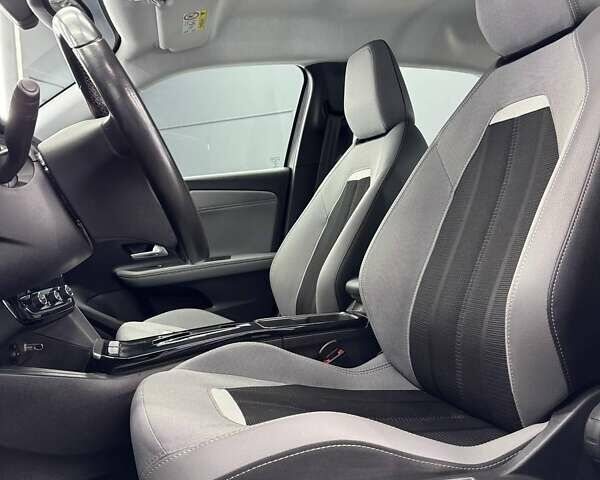 Серый Опель Mokka-e, объемом двигателя 0 л и пробегом 72 тыс. км за 16800 $, фото 20 на Automoto.ua