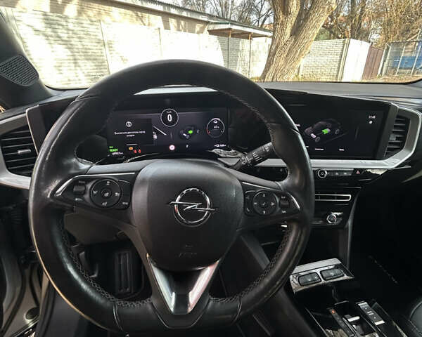 Сірий Опель Mokka-e, об'ємом двигуна 0 л та пробігом 69 тис. км за 16900 $, фото 24 на Automoto.ua
