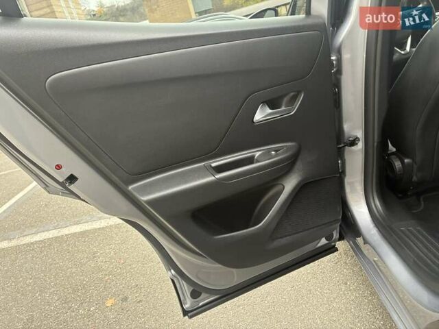 Серый Опель Mokka-e, объемом двигателя 0 л и пробегом 39 тыс. км за 18500 $, фото 67 на Automoto.ua