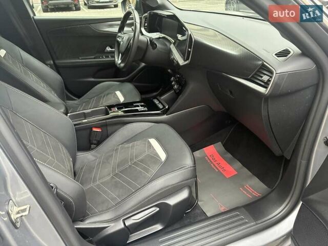 Серый Опель Mokka-e, объемом двигателя 0 л и пробегом 39 тыс. км за 18500 $, фото 74 на Automoto.ua