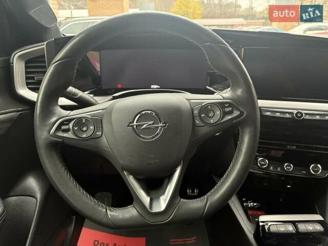 Серый Опель Mokka-e, объемом двигателя 0 л и пробегом 39 тыс. км за 18500 $, фото 107 на Automoto.ua