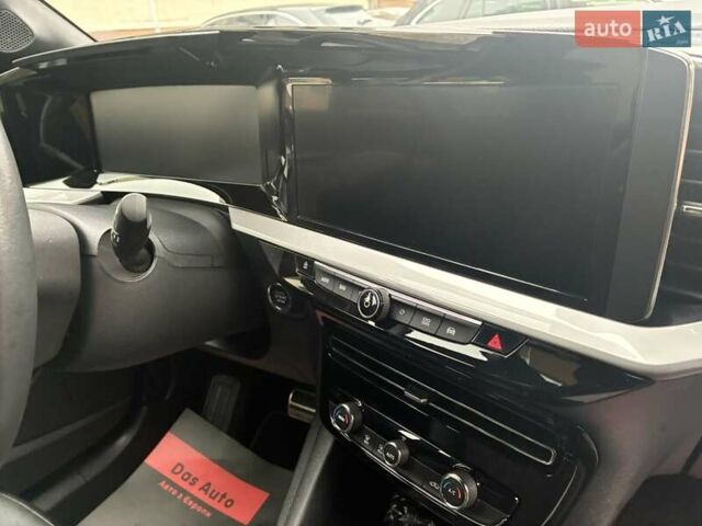 Серый Опель Mokka-e, объемом двигателя 0 л и пробегом 39 тыс. км за 18500 $, фото 88 на Automoto.ua