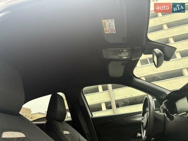 Серый Опель Mokka-e, объемом двигателя 0 л и пробегом 39 тыс. км за 18500 $, фото 78 на Automoto.ua