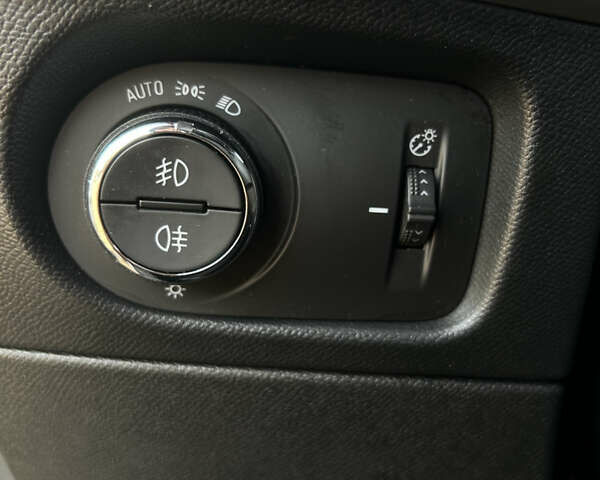 Сірий Опель Mokka-e, об'ємом двигуна 0 л та пробігом 69 тис. км за 16900 $, фото 18 на Automoto.ua