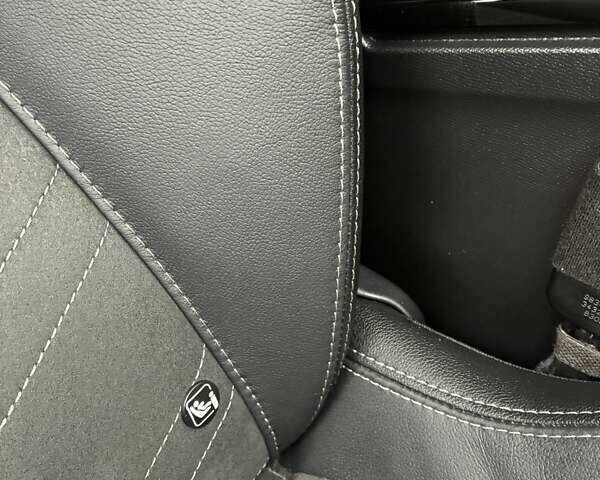 Серый Опель Mokka-e, объемом двигателя 0 л и пробегом 39 тыс. км за 18500 $, фото 79 на Automoto.ua