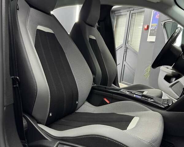 Серый Опель Mokka-e, объемом двигателя 0 л и пробегом 72 тыс. км за 16800 $, фото 31 на Automoto.ua