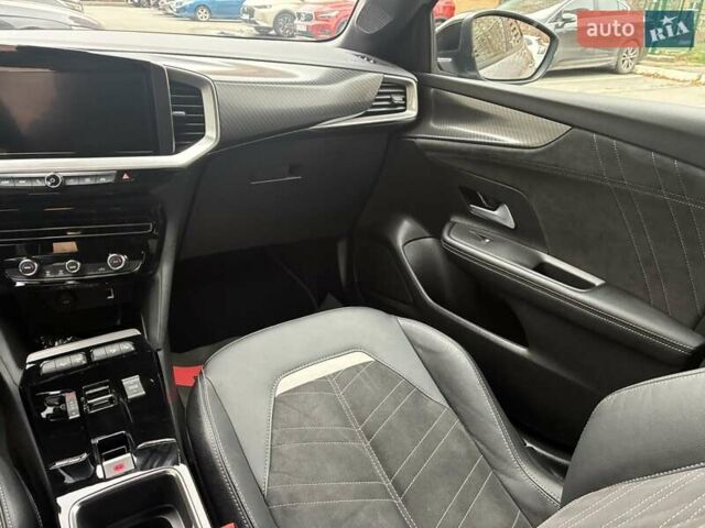 Серый Опель Mokka-e, объемом двигателя 0 л и пробегом 39 тыс. км за 18500 $, фото 104 на Automoto.ua