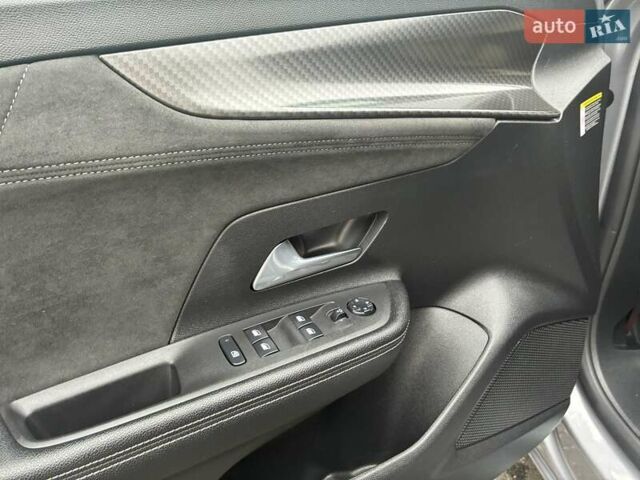 Серый Опель Mokka-e, объемом двигателя 0 л и пробегом 39 тыс. км за 18500 $, фото 92 на Automoto.ua