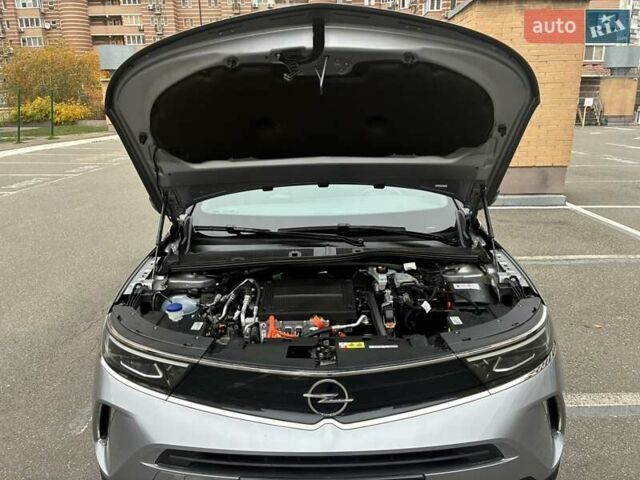 Серый Опель Mokka-e, объемом двигателя 0 л и пробегом 39 тыс. км за 18500 $, фото 51 на Automoto.ua