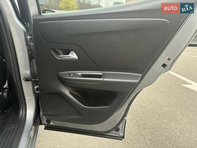 Серый Опель Mokka-e, объемом двигателя 0 л и пробегом 39 тыс. км за 18500 $, фото 57 на Automoto.ua