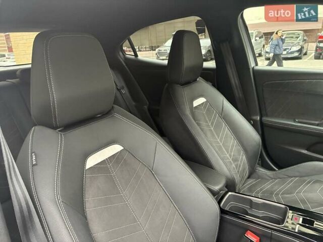 Серый Опель Mokka-e, объемом двигателя 0 л и пробегом 39 тыс. км за 18500 $, фото 76 на Automoto.ua