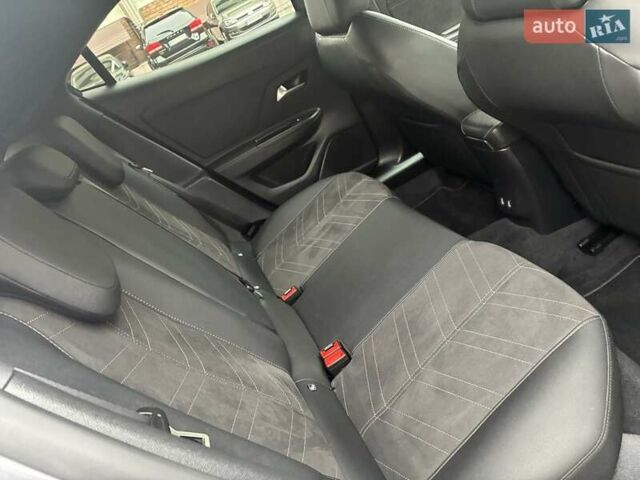 Серый Опель Mokka-e, объемом двигателя 0 л и пробегом 39 тыс. км за 18500 $, фото 62 на Automoto.ua