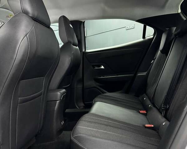 Серый Опель Mokka-e, объемом двигателя 0 л и пробегом 72 тыс. км за 16800 $, фото 24 на Automoto.ua