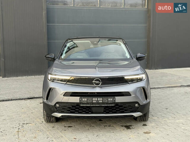 Серый Опель Mokka-e, объемом двигателя 0 л и пробегом 22 тыс. км за 16900 $, фото 1 на Automoto.ua