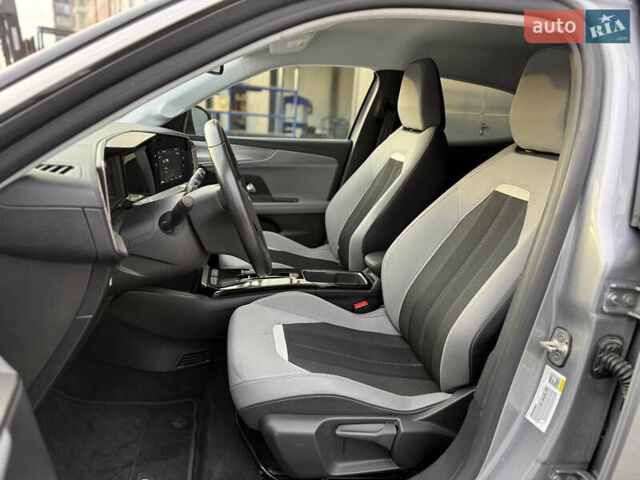 Серый Опель Mokka-e, объемом двигателя 0 л и пробегом 22 тыс. км за 16900 $, фото 7 на Automoto.ua