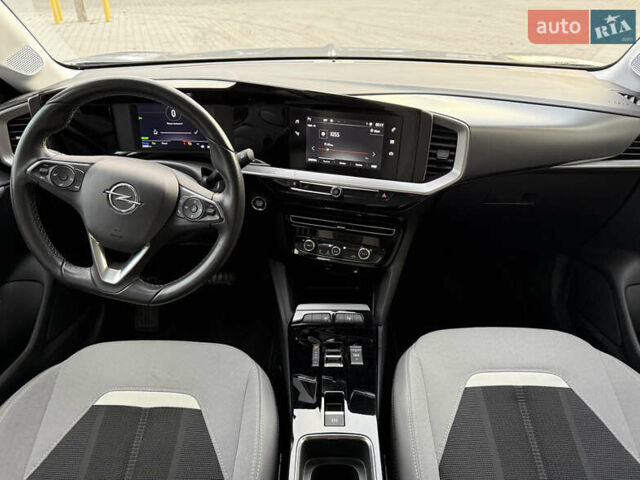 Серый Опель Mokka-e, объемом двигателя 0 л и пробегом 22 тыс. км за 16900 $, фото 6 на Automoto.ua