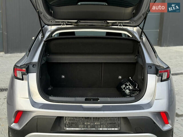 Серый Опель Mokka-e, объемом двигателя 0 л и пробегом 22 тыс. км за 16900 $, фото 10 на Automoto.ua