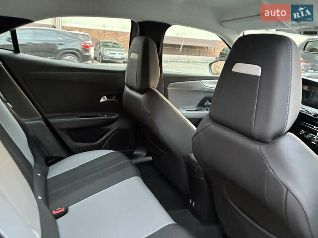 Серый Опель Mokka-e, объемом двигателя 0 л и пробегом 10 тыс. км за 18000 $, фото 42 на Automoto.ua