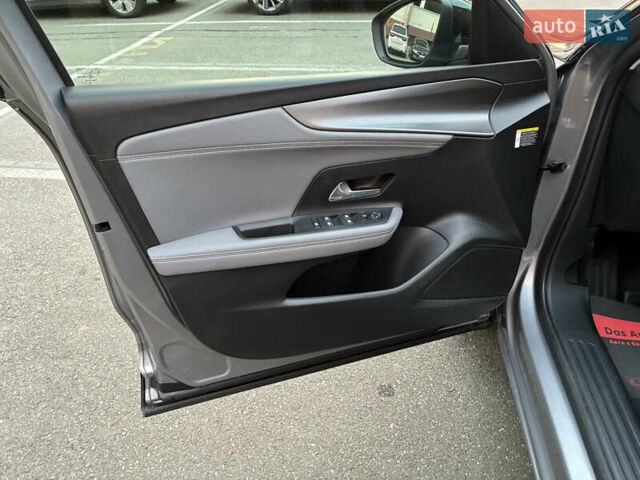 Серый Опель Mokka-e, объемом двигателя 0 л и пробегом 10 тыс. км за 18000 $, фото 55 на Automoto.ua