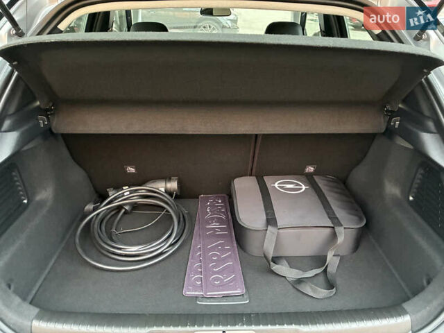 Серый Опель Mokka-e, объемом двигателя 0 л и пробегом 10 тыс. км за 18000 $, фото 36 на Automoto.ua