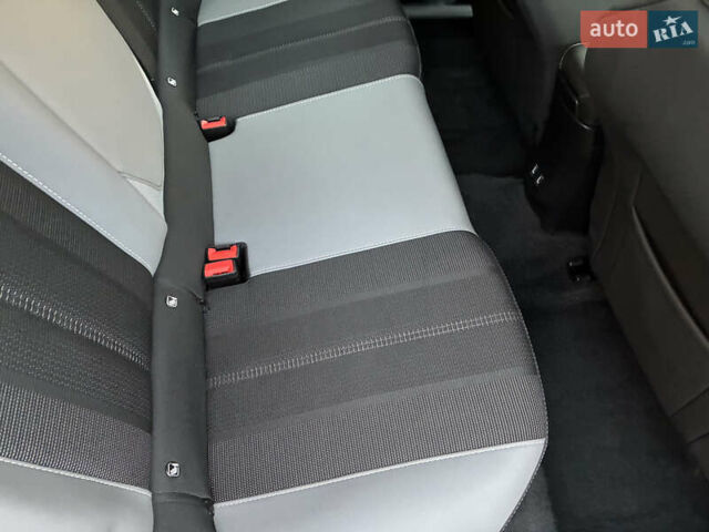 Серый Опель Mokka-e, объемом двигателя 0 л и пробегом 10 тыс. км за 18000 $, фото 43 на Automoto.ua