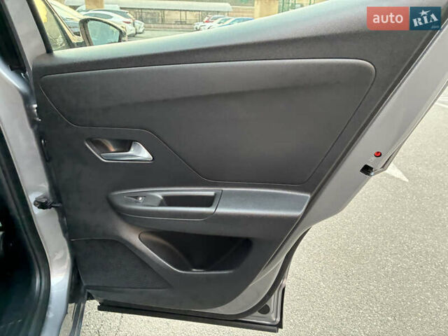 Серый Опель Mokka-e, объемом двигателя 0 л и пробегом 10 тыс. км за 18000 $, фото 45 на Automoto.ua