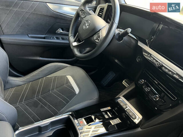 Сірий Опель Mokka-e, об'ємом двигуна 0 л та пробігом 4 тис. км за 22500 $, фото 40 на Automoto.ua