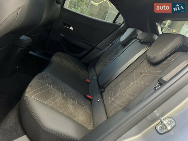 Сірий Опель Mokka-e, об'ємом двигуна 0 л та пробігом 4 тис. км за 22500 $, фото 36 на Automoto.ua