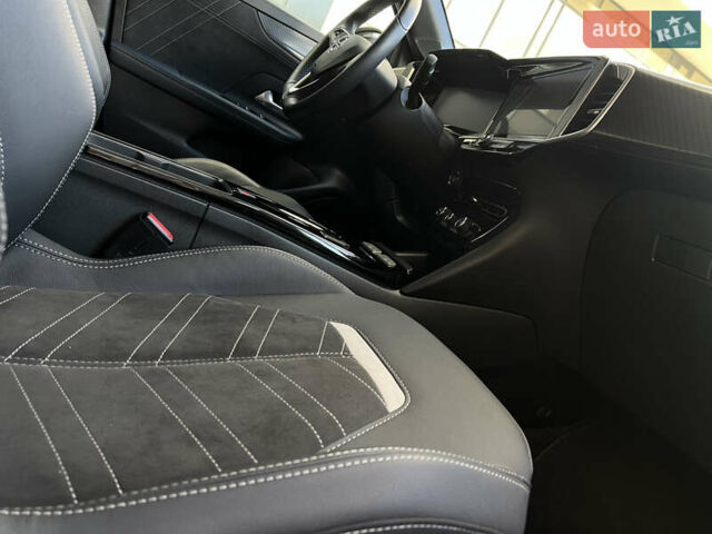 Сірий Опель Mokka-e, об'ємом двигуна 0 л та пробігом 4 тис. км за 22500 $, фото 39 на Automoto.ua