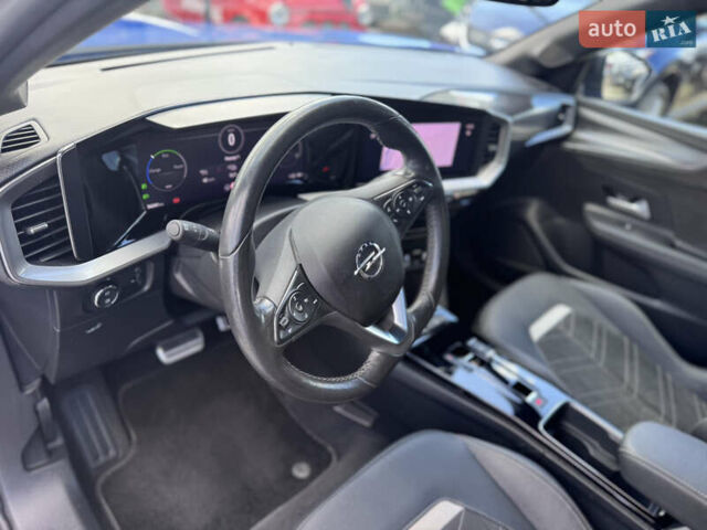 Синий Опель Mokka-e, объемом двигателя 0 л и пробегом 56 тыс. км за 16300 $, фото 31 на Automoto.ua