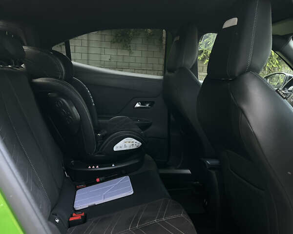 Зелений Опель Mokka-e, об'ємом двигуна 0 л та пробігом 48 тис. км за 16500 $, фото 9 на Automoto.ua