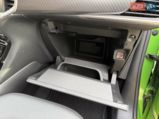 Зеленый Опель Mokka-e, объемом двигателя 0 л и пробегом 58 тыс. км за 17499 $, фото 45 на Automoto.ua