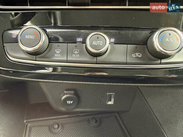 Зеленый Опель Mokka-e, объемом двигателя 0 л и пробегом 58 тыс. км за 17499 $, фото 41 на Automoto.ua