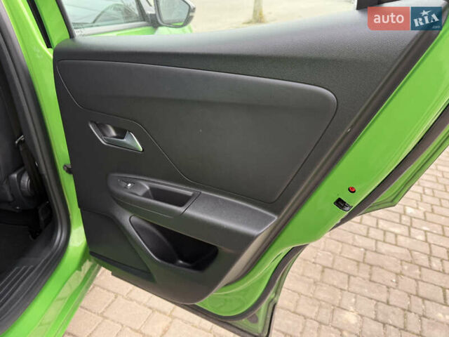 Зелений Опель Mokka-e, об'ємом двигуна 0 л та пробігом 60 тис. км за 16799 $, фото 50 на Automoto.ua