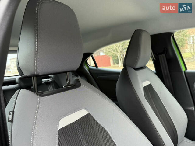 Зелений Опель Mokka-e, об'ємом двигуна 0 л та пробігом 60 тис. км за 16799 $, фото 41 на Automoto.ua