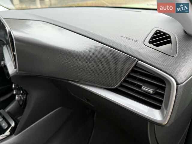 Зелений Опель Mokka-e, об'ємом двигуна 0 л та пробігом 60 тис. км за 16799 $, фото 42 на Automoto.ua