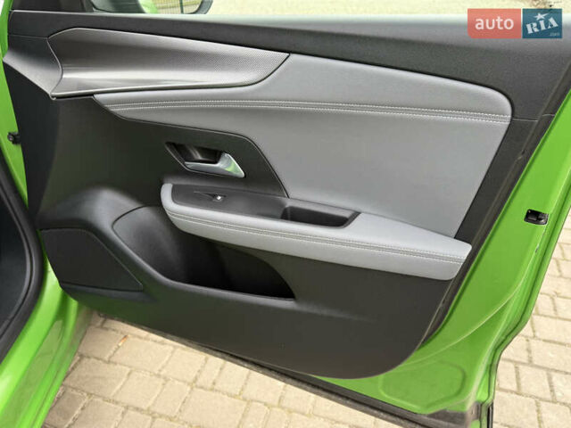 Зелений Опель Mokka-e, об'ємом двигуна 0 л та пробігом 60 тис. км за 16799 $, фото 43 на Automoto.ua
