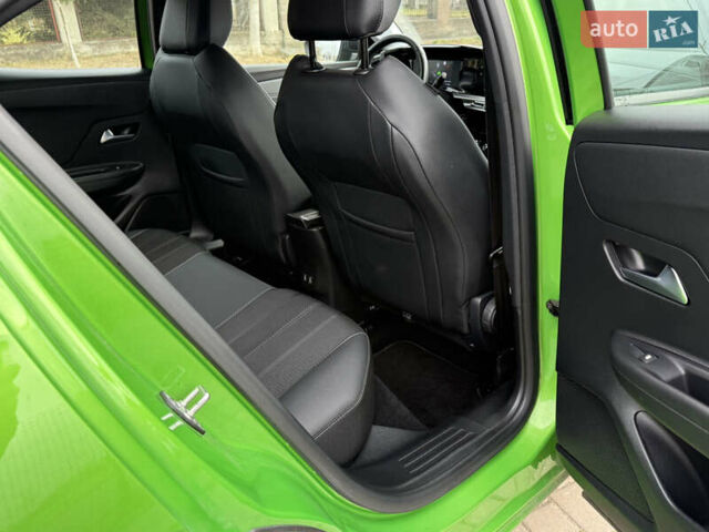 Зелений Опель Mokka-e, об'ємом двигуна 0 л та пробігом 60 тис. км за 16799 $, фото 49 на Automoto.ua