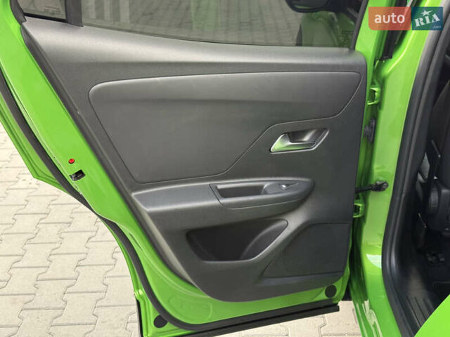 Зеленый Опель Mokka-e, объемом двигателя 0 л и пробегом 18 тыс. км за 16900 $, фото 51 на Automoto.ua