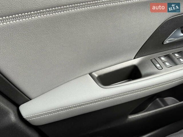 Зелений Опель Mokka-e, об'ємом двигуна 0 л та пробігом 60 тис. км за 16799 $, фото 78 на Automoto.ua