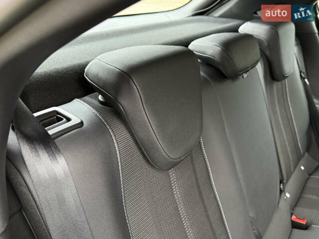 Зелений Опель Mokka-e, об'ємом двигуна 0 л та пробігом 60 тис. км за 16799 $, фото 48 на Automoto.ua