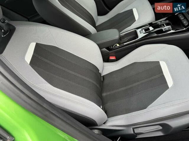 Зелений Опель Mokka-e, об'ємом двигуна 0 л та пробігом 60 тис. км за 16799 $, фото 45 на Automoto.ua