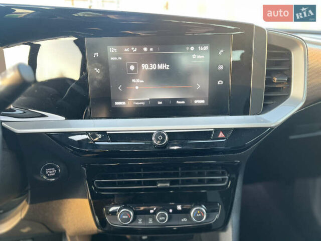 Зелений Опель Mokka-e, об'ємом двигуна 0 л та пробігом 17 тис. км за 19000 $, фото 15 на Automoto.ua