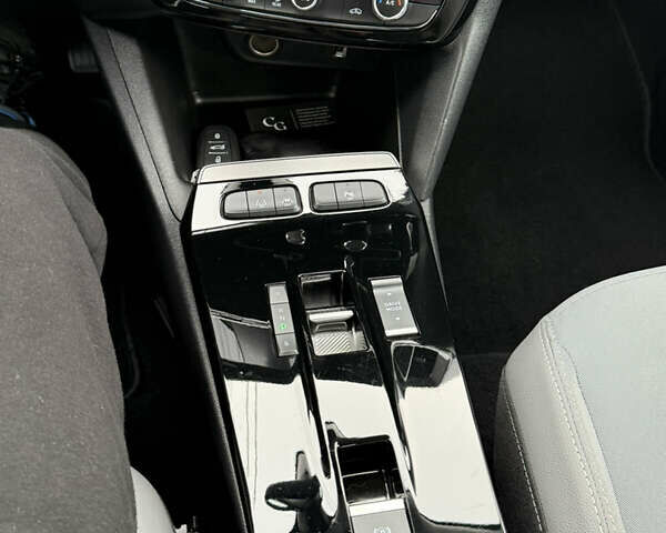 Зелений Опель Mokka-e, об'ємом двигуна 0 л та пробігом 60 тис. км за 16799 $, фото 80 на Automoto.ua