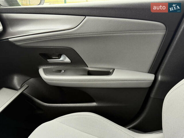 Зелений Опель Mokka-e, об'ємом двигуна 0 л та пробігом 60 тис. км за 16799 $, фото 72 на Automoto.ua