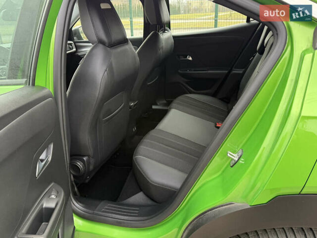 Зелений Опель Mokka-e, об'ємом двигуна 0 л та пробігом 60 тис. км за 16799 $, фото 56 на Automoto.ua