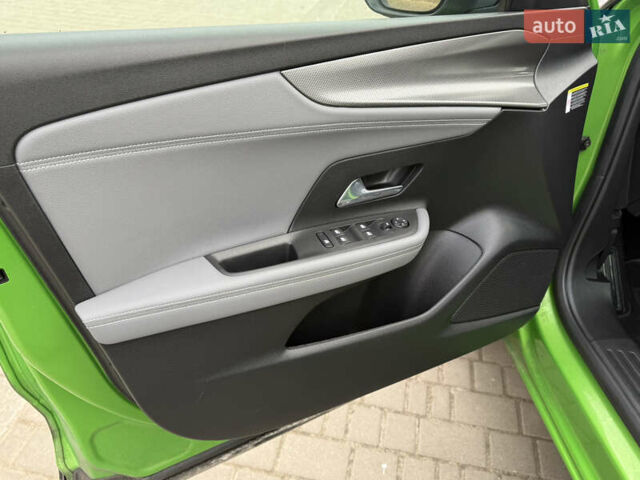 Зелений Опель Mokka-e, об'ємом двигуна 0 л та пробігом 60 тис. км за 16799 $, фото 62 на Automoto.ua